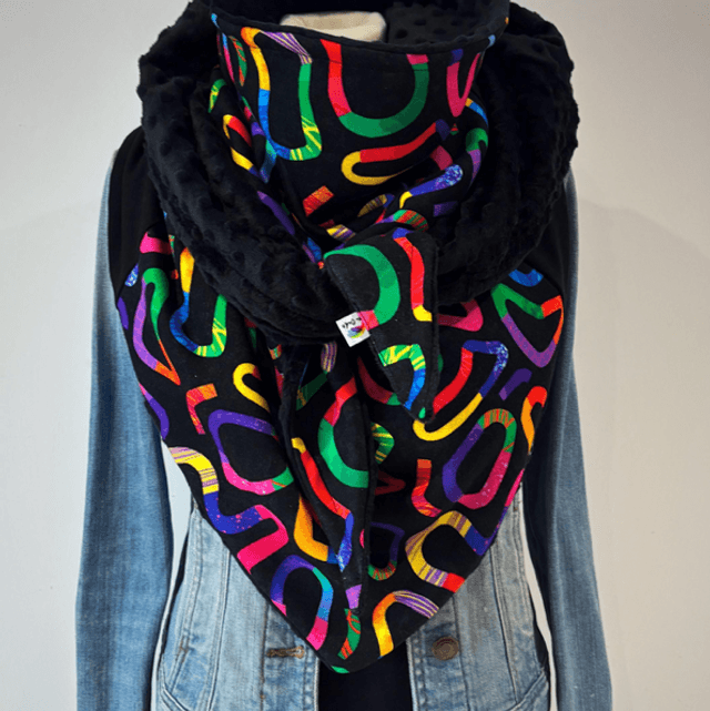 Maxi chèche, châle , écharpe multicolore et noire doublée en polaire minky noire "Happy Color Full  "