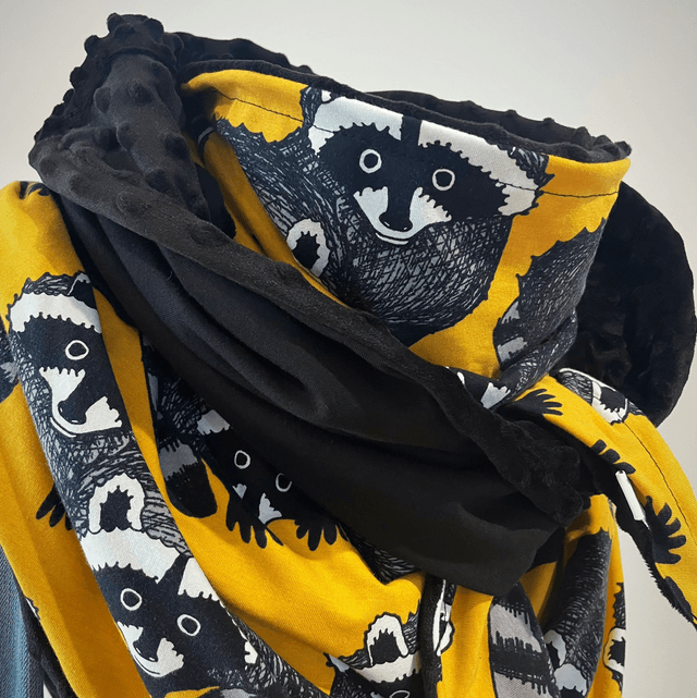 Maxi Chèche Happy Piwi châle, écharpe jaune moutarde noire et blanche doublée en polaire minky noire