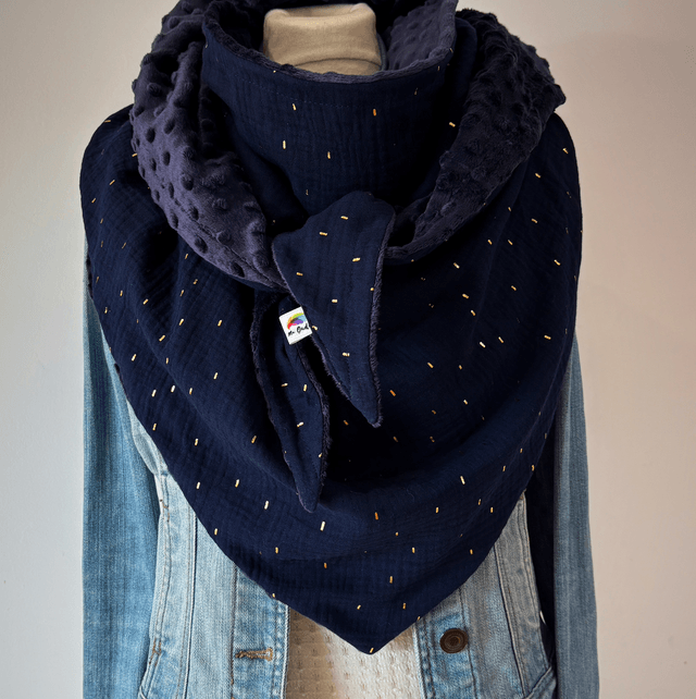 Écharpe femme hiver – grande écharpe triangle chaude et douce – bleu marine et doré – accessoire cocooning chic 