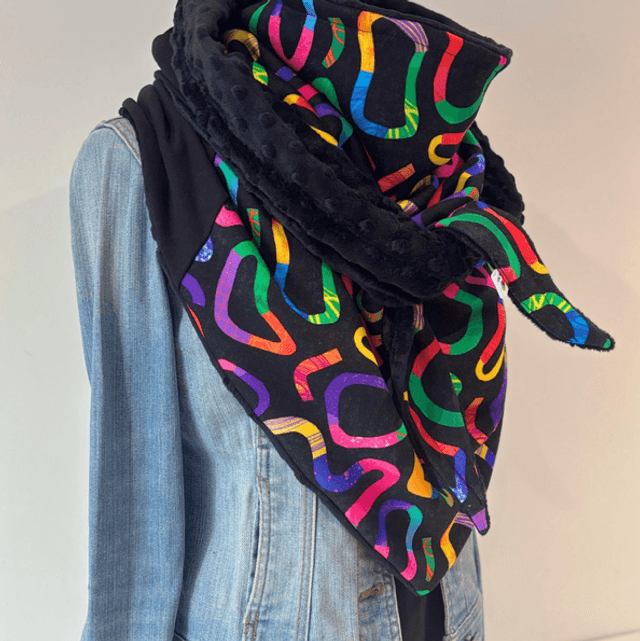 Maxi chèche, châle , écharpe multicolore et noire doublée en polaire minky noire "Happy Color Full  "