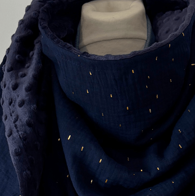 Écharpe femme hiver – grande écharpe triangle chaude et douce – bleu marine et doré – accessoire cocooning chic 