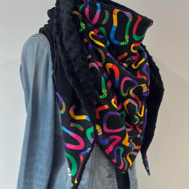 Maxi chèche, châle , écharpe multicolore et noire doublée en polaire minky noire "Happy Color Full  "